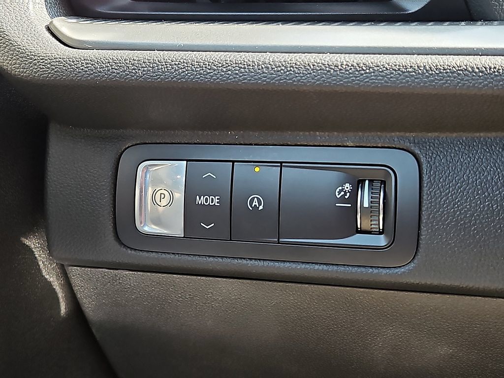 Certified 2025 Chevrolet Traverse LT w/ Midnight/Sport Edition FWD image 24