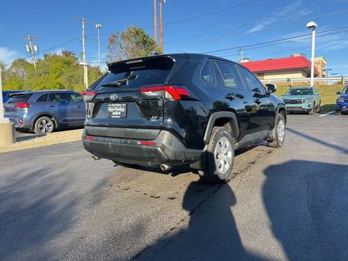 Used 2022 Toyota RAV4 LE image 8
