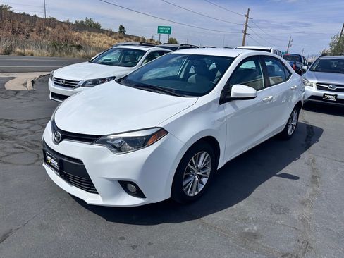 Used 2015 Toyota Corolla LE FWD image 2