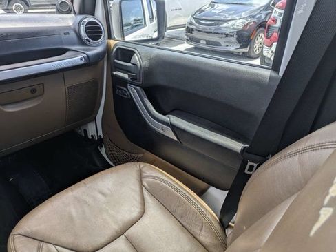 Used 2013 Jeep Wrangler Unlimited Sahara w/ Connectivity Group AWD/4WD image 18