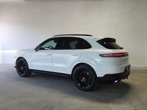 New 2026 Porsche Cayenne AWD/4WD image 3