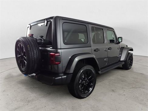 Used 2023 Jeep Wrangler Unlimited Sahara w/ Cold Weather Group image 5