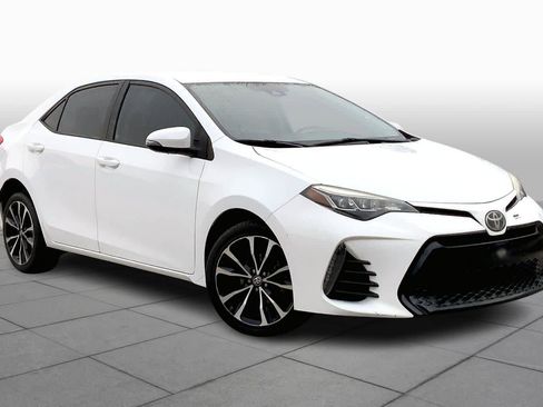 Used 2018 Toyota Corolla SE FWD image 3