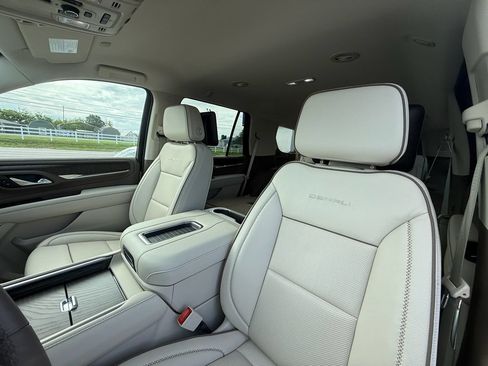 Used 2024 GMC Yukon Denali w/ Advanced Technology Package AWD/4WD image 13