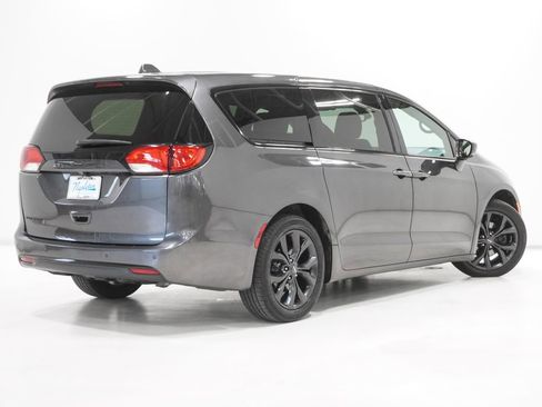 Used 2019 Chrysler Pacifica Touring Plus w/ S Appearance Package image 7