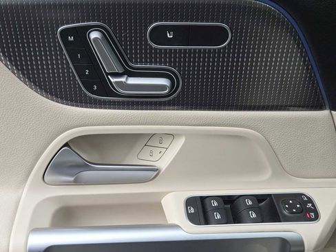 Used 2020 Mercedes-Benz GLB 250 image 21