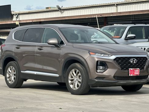 Used 2019 Hyundai Santa Fe SE image 10