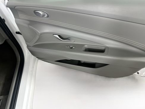 Used 2025 Hyundai Elantra SEL FWD image 29