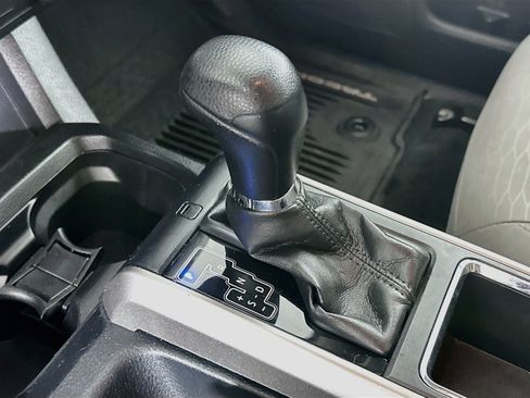 Used 2019 Toyota Tacoma SR5 AWD/4WD image 23