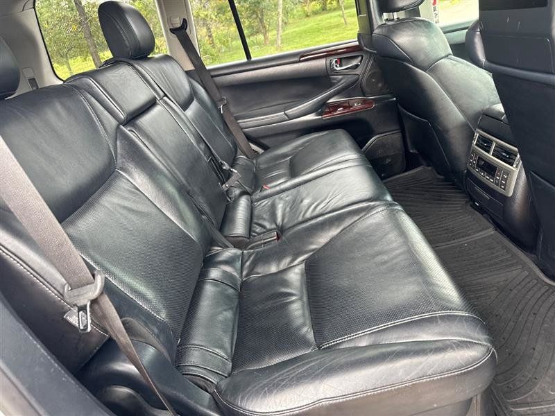 Used 2014 Lexus LX 570 4WD w/ Luxury Package image 27