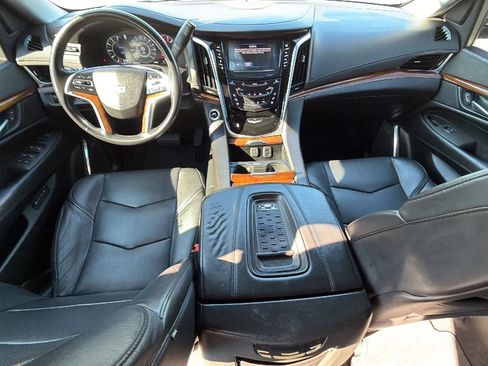 Used 2017 Cadillac Escalade ESV Premium Luxury AWD/4WD image 31