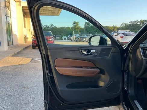 Certified 2023 Volvo XC60 B5 Plus w/ Protection Package Premier FWD image 9