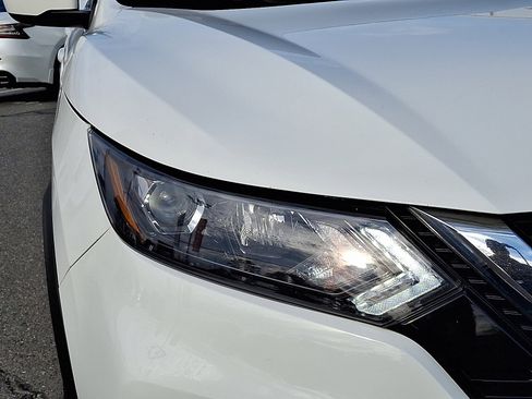 Used 2022 Nissan Rogue Sport S image 9