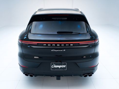 Used 2025 Porsche Cayenne S image 10