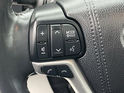 Used 2019 Toyota Highlander XLE image 33