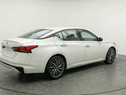 Used 2025 Nissan Altima 2.5 SV image 9