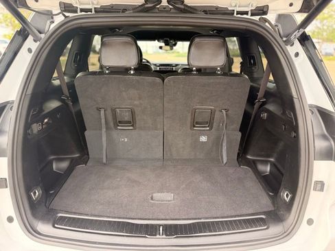 Used 2023 Jeep Grand Cherokee L Laredo image 16