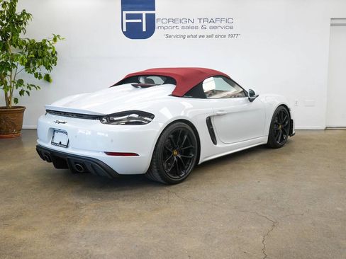 Used 2020 Porsche 718 Boxster Spyder RWD image 29