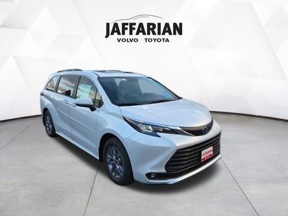 New 2025 Toyota Sienna XLE