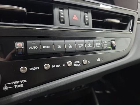 Used 2025 Lexus ES 350 w/ Premium Package FWD image 22