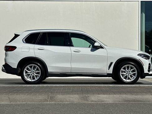 Used 2023 BMW X5 xDrive40i w/ Premium Package AWD/4WD image 2