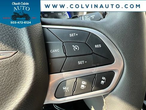 Used 2024 Chrysler Pacifica Touring-L FWD image 20