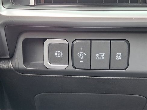 Certified 2025 Hyundai Santa Fe SEL image 17