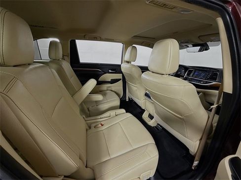 Used 2019 Toyota Highlander Limited image 29