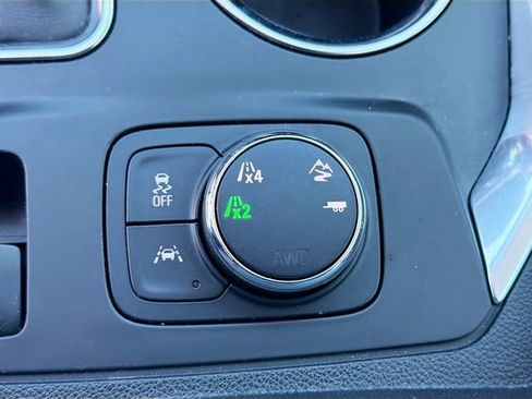 Used 2021 Chevrolet Traverse Premier image 31