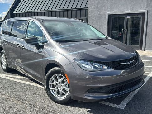 Used 2023 Chrysler Voyager LX image 1