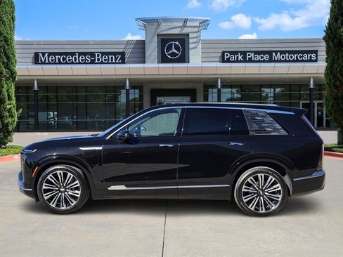 Used 2026 Cadillac Vistiq Premium Luxury image 3