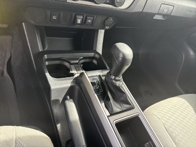 Used 2021 Toyota Tacoma SR5 AWD/4WD image 23