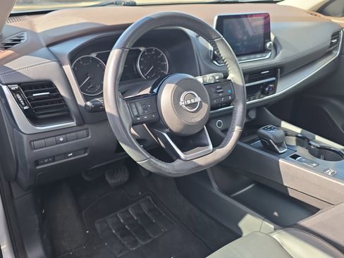 Used 2022 Nissan Rogue SV w/ SV Premium Package image 18