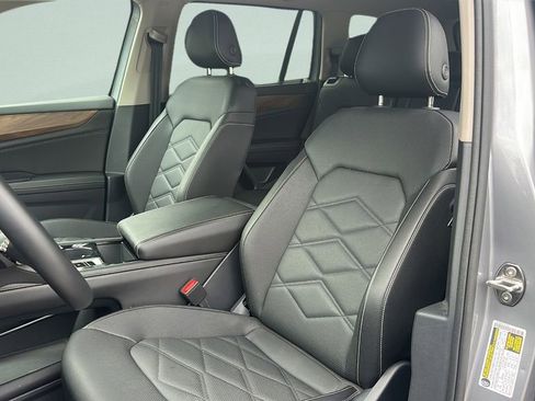 Used 2025 Volkswagen Atlas SE AWD/4WD image 26