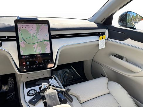 New 2025 Volvo EX90 Ultra w/ Protection Package Premier image 9