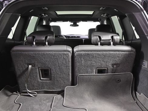 New 2025 Cadillac XT6 Luxury image 19