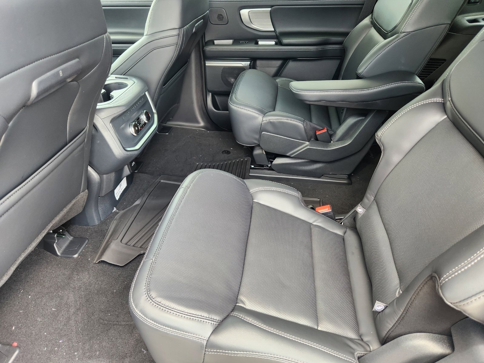 New 2026 Ford Expedition Platinum w/ Driver's Package AWD/4WD image 26