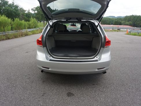 Used 2010 Toyota Venza FWD image 12