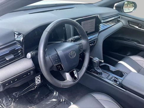 Used 2026 Toyota Camry Hybrid w/ Convenience Package FWD image 18