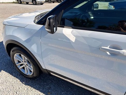 Used 2017 Ford Explorer XLT FWD image 12