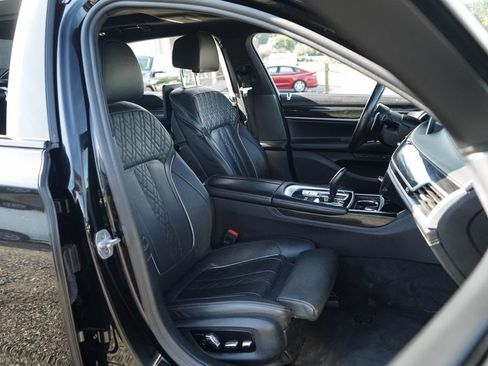 Used 2019 BMW M760i xDrive w/ Luxury Rear Seating Package AWD/4WD image 14
