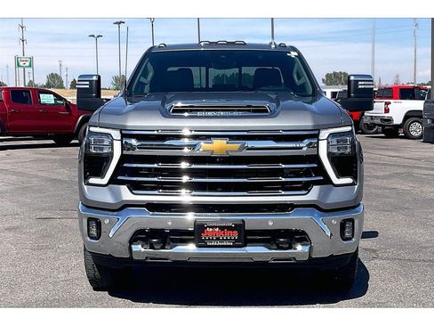 Used 2024 Chevrolet Silverado 3500 LTZ w/ LTZ Convenience Package AWD/4WD image 3