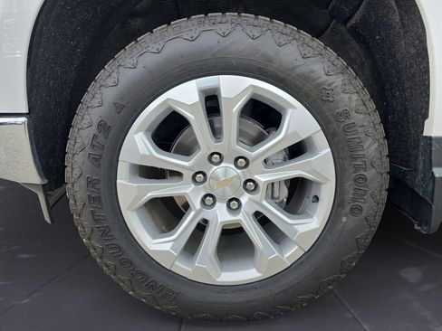 Used 2023 Chevrolet Silverado 1500 LTZ w/ Z71 Off-Road Package AWD/4WD image 15