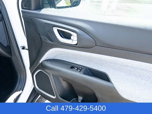Used 2025 Jeep Compass Latitude AWD/4WD image 46