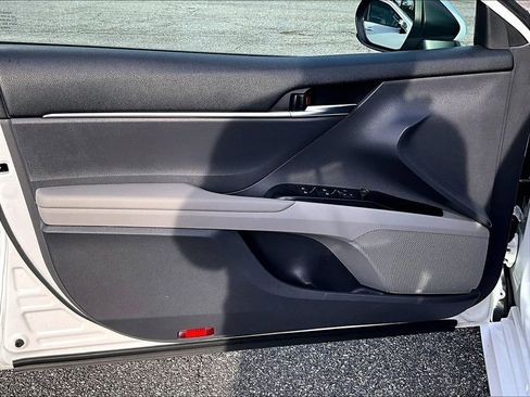 Used 2020 Toyota Camry LE image 14