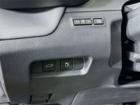 Certified 2025 Toyota Crown Signia Limited w/ Advanced Technology Package image 10