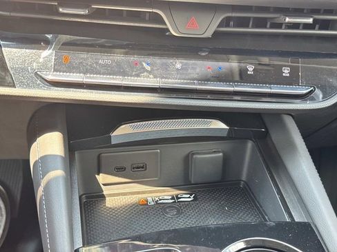 New 2025 Buick Envision Avenir image 32