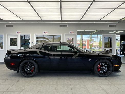 Used 2016 Dodge Challenger SRT Hellcat RWD image 4