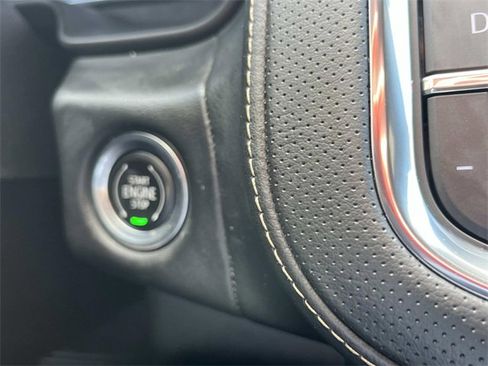 Used 2023 GMC Yukon XL SLT image 38