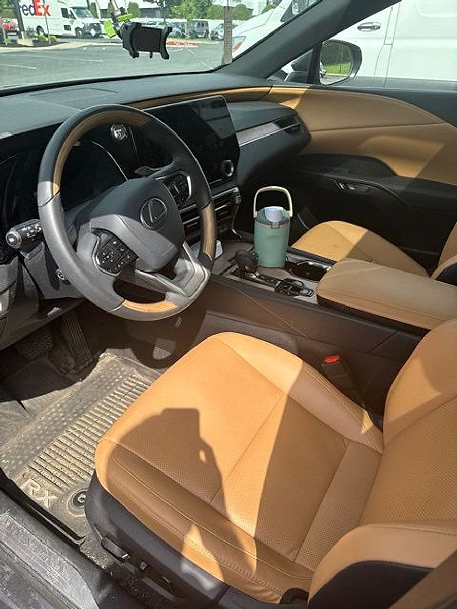 Used 2025 Lexus RX 350h w/ Accessory Package AWD/4WD image 4